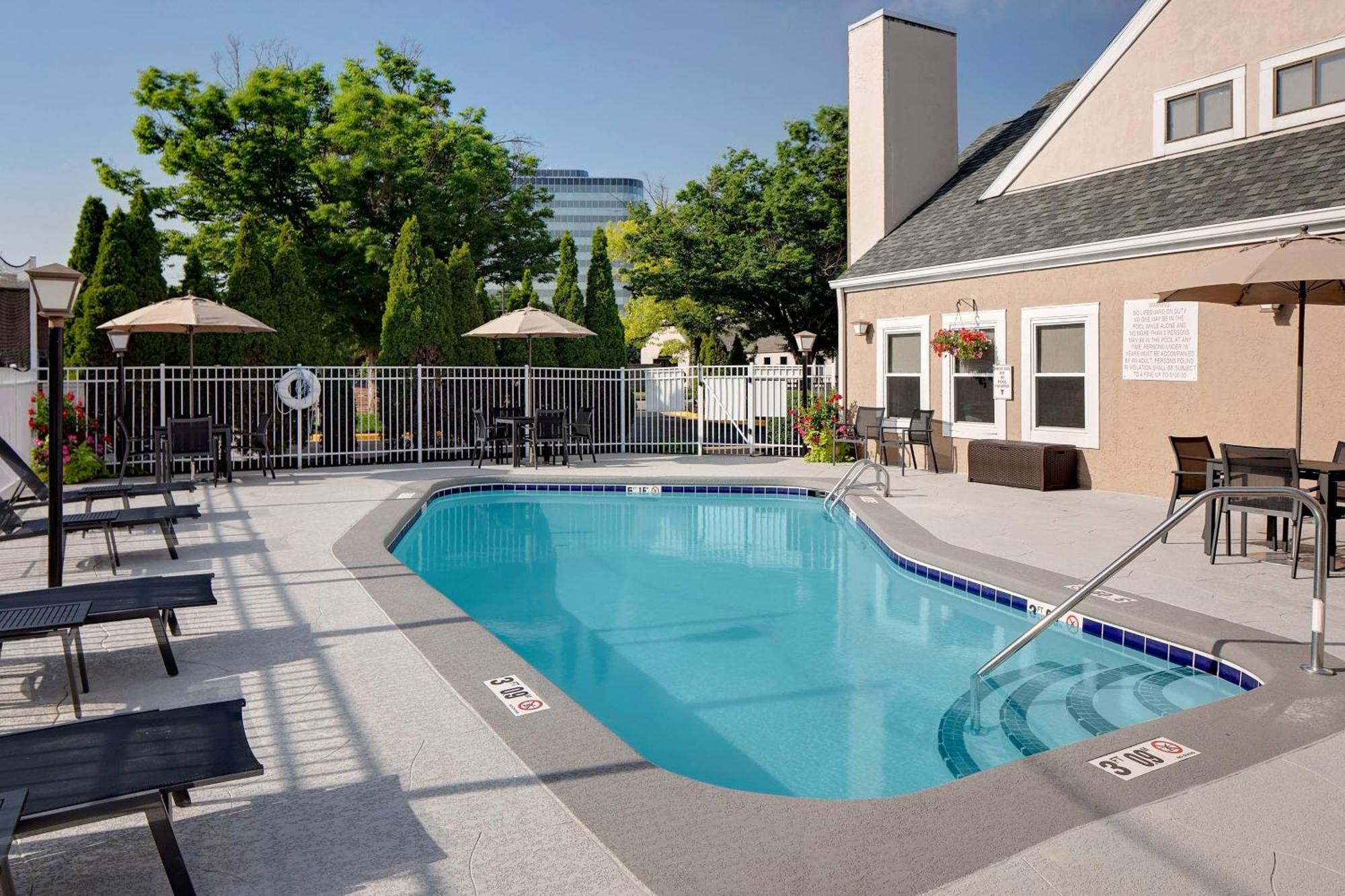 Residence Inn Louisville East Экстерьер фото